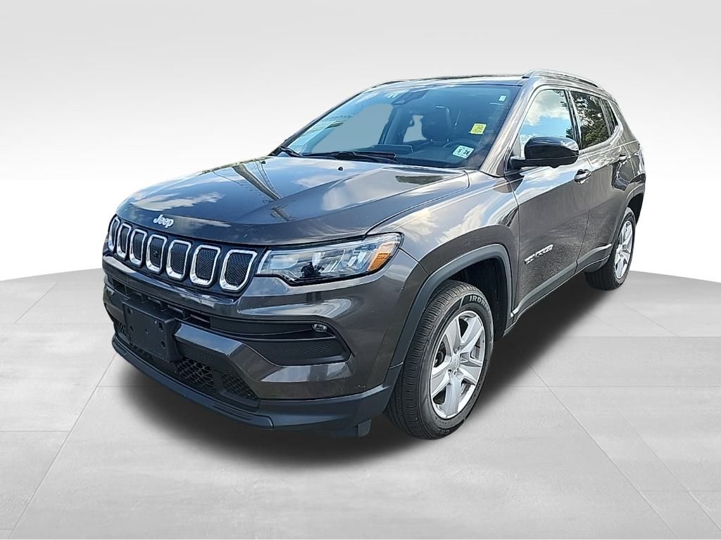 2022 Jeep Compass Latitude photo 3