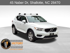 2020 Volvo XC40 T5 Momentum SUV