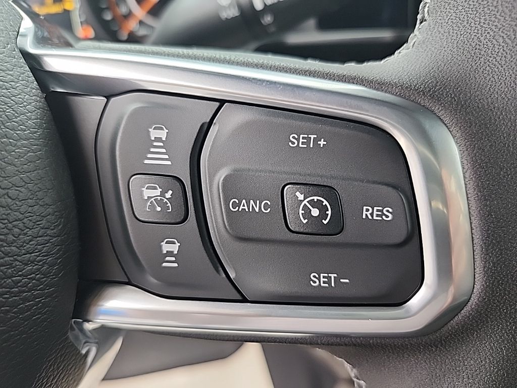 2025 Jeep Wrangler 4-Door Sahara - Photo 30