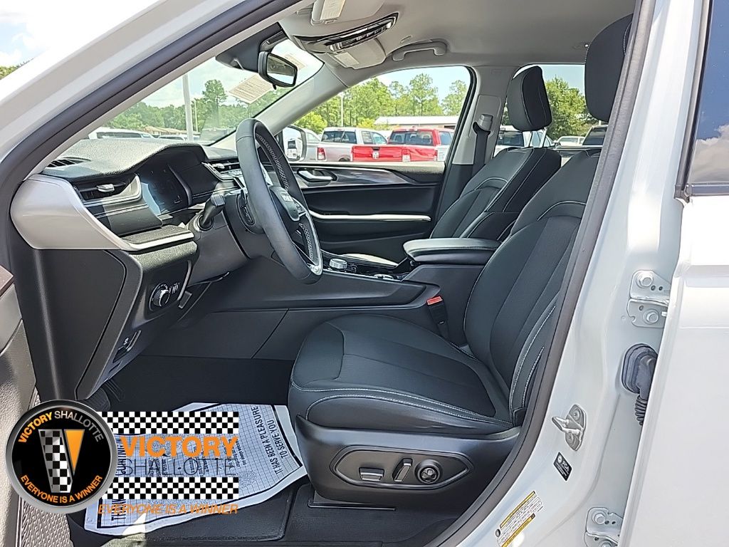 2023 Jeep Grand Cherokee Laredo - Photo 20