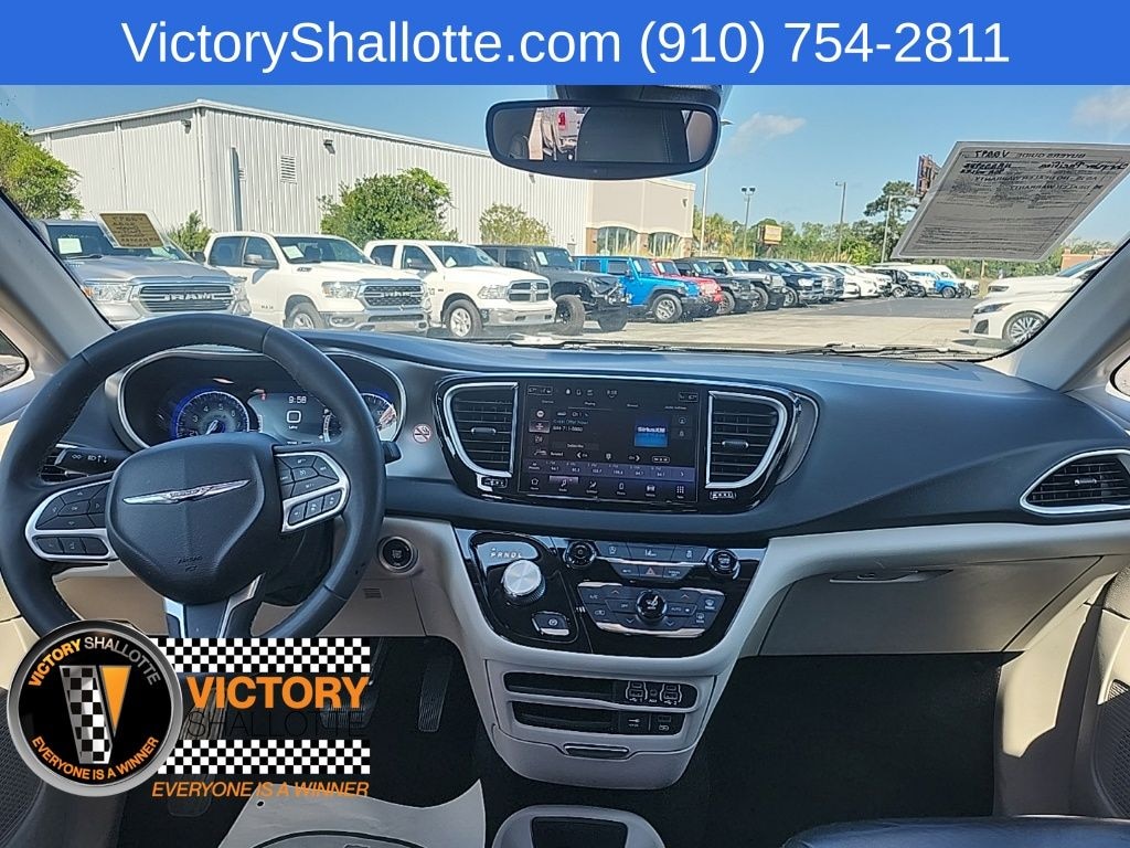 Certified 2022 Chrysler Pacifica Touring L Van Passenger Van