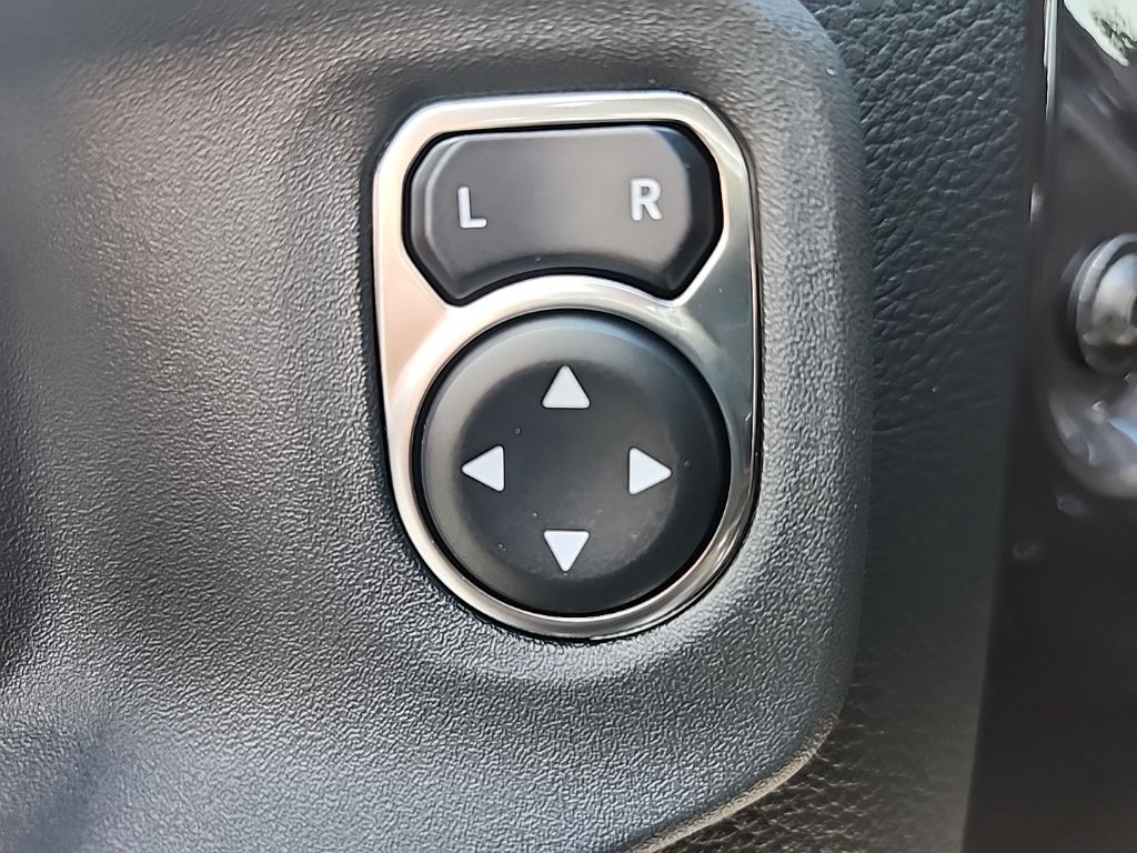 2025 Jeep Wrangler 4-Door Sahara - Photo 23