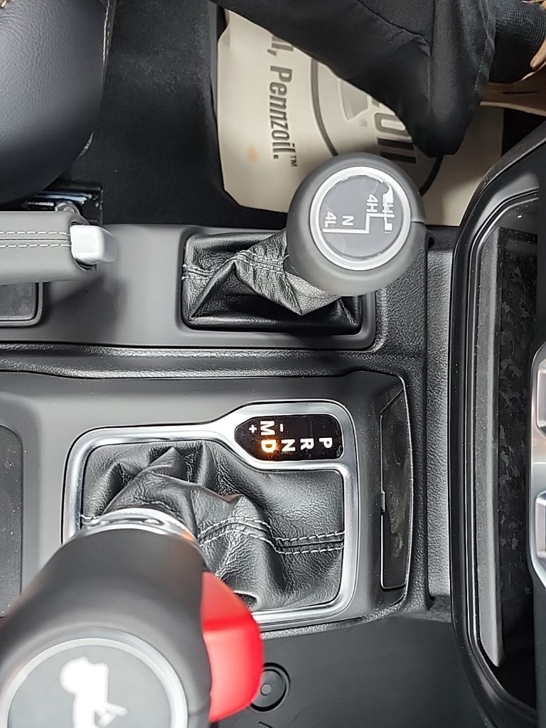 2025 Jeep Wrangler 4-Door Sahara - Photo 34