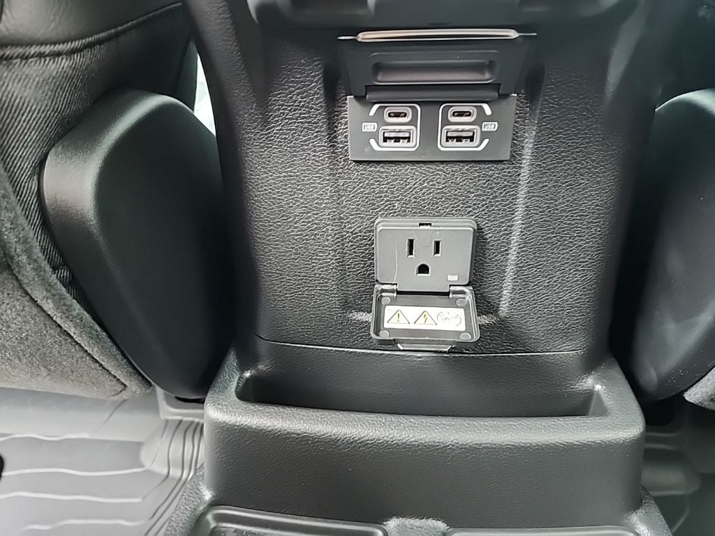 2025 Jeep Wrangler 4-Door Sahara - Photo 22