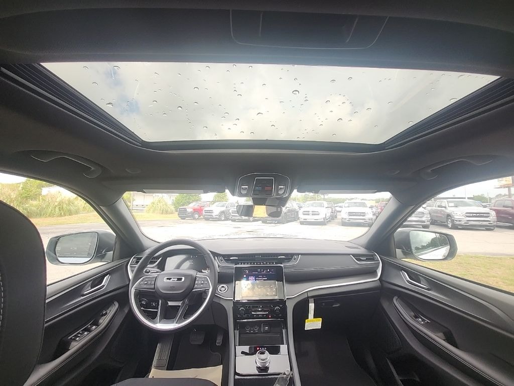 New 2026 Jeep Grand Cherokee LAREDO X 4X2 Sport Utility