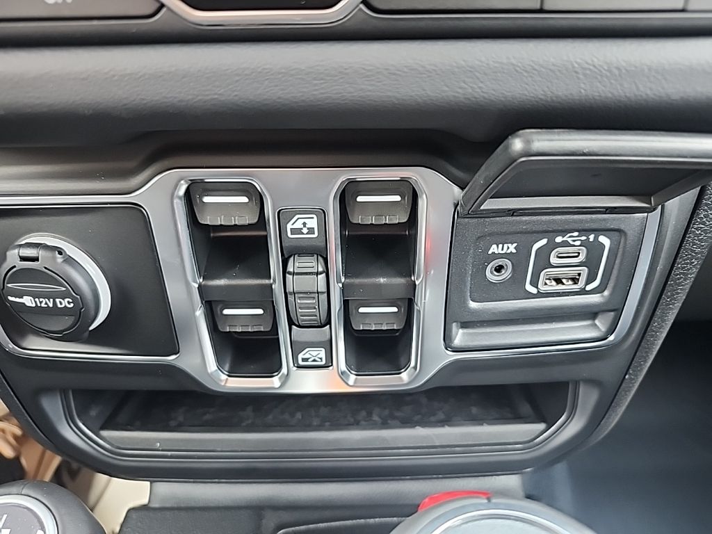 2025 Jeep Wrangler 4-Door Sahara - Photo 34