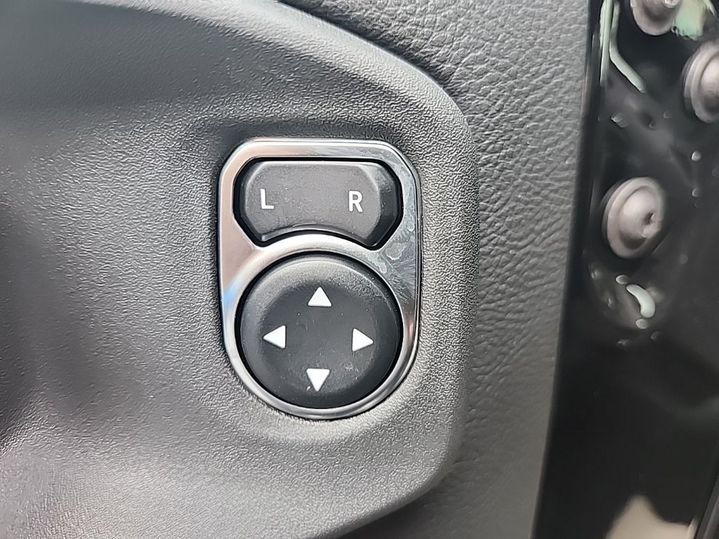 2025 Jeep Wrangler 4-Door Sahara - Photo 26