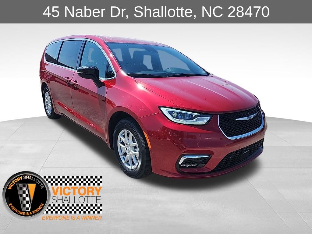 2026 Chrysler Pacifica Select's photo
