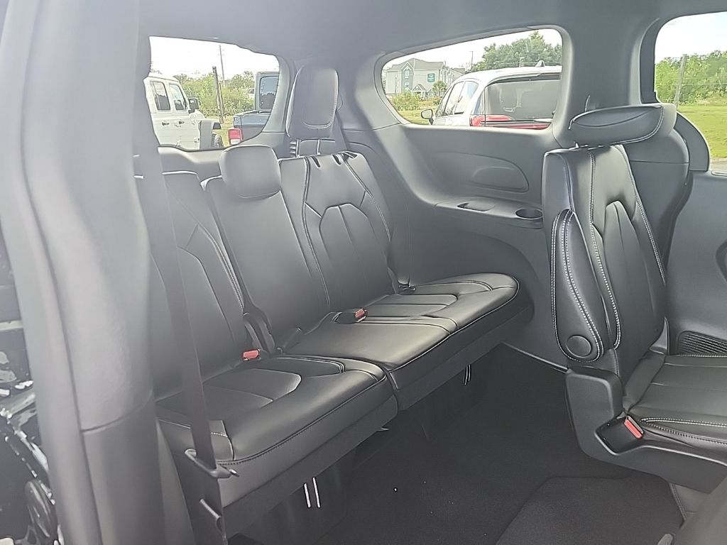 2026 Chrysler Pacifica Select - Photo 17