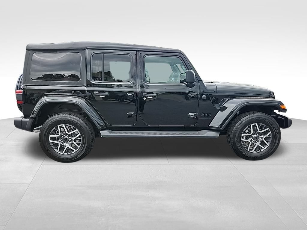 2025 Jeep Wrangler 4-Door Sahara - Photo 11
