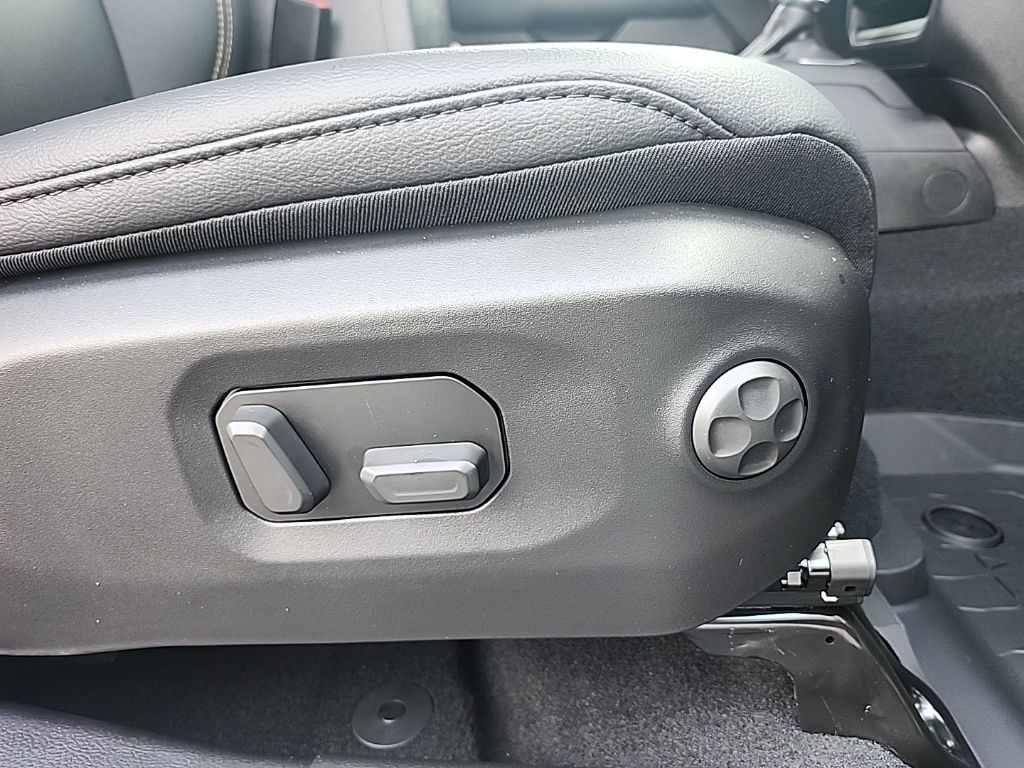 2025 Jeep Wrangler 4-Door Sahara - Photo 12