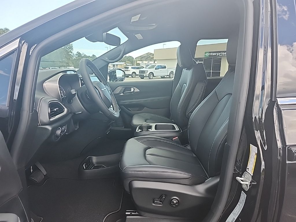 2026 Chrysler Pacifica Select - Photo 25