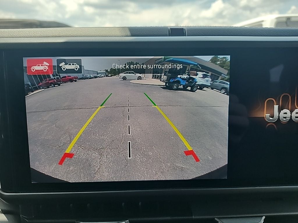 2025 Jeep Wrangler 4-Door Sahara - Photo 31