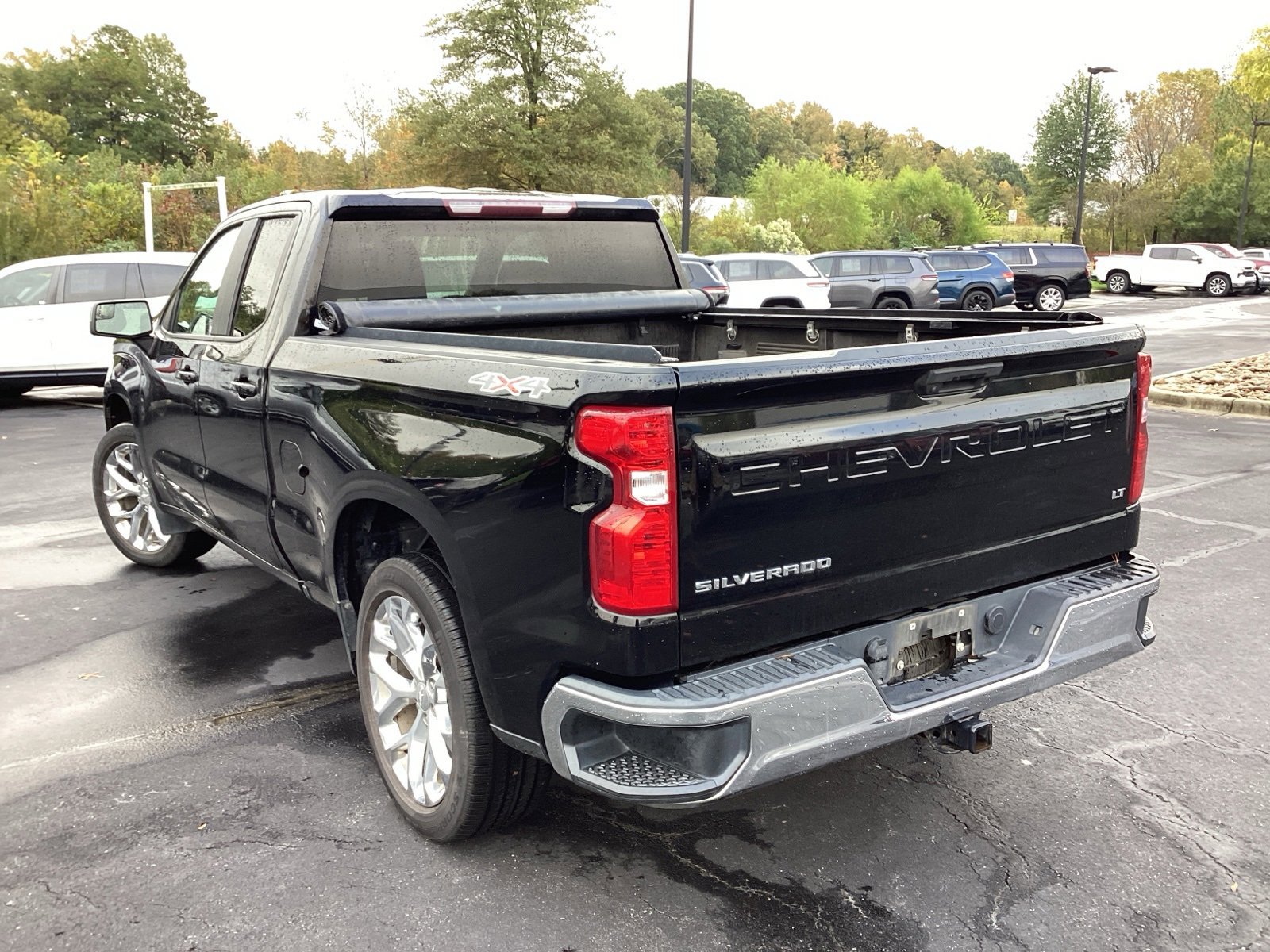 2020 Chevrolet Silverado 1500 LT photo 2