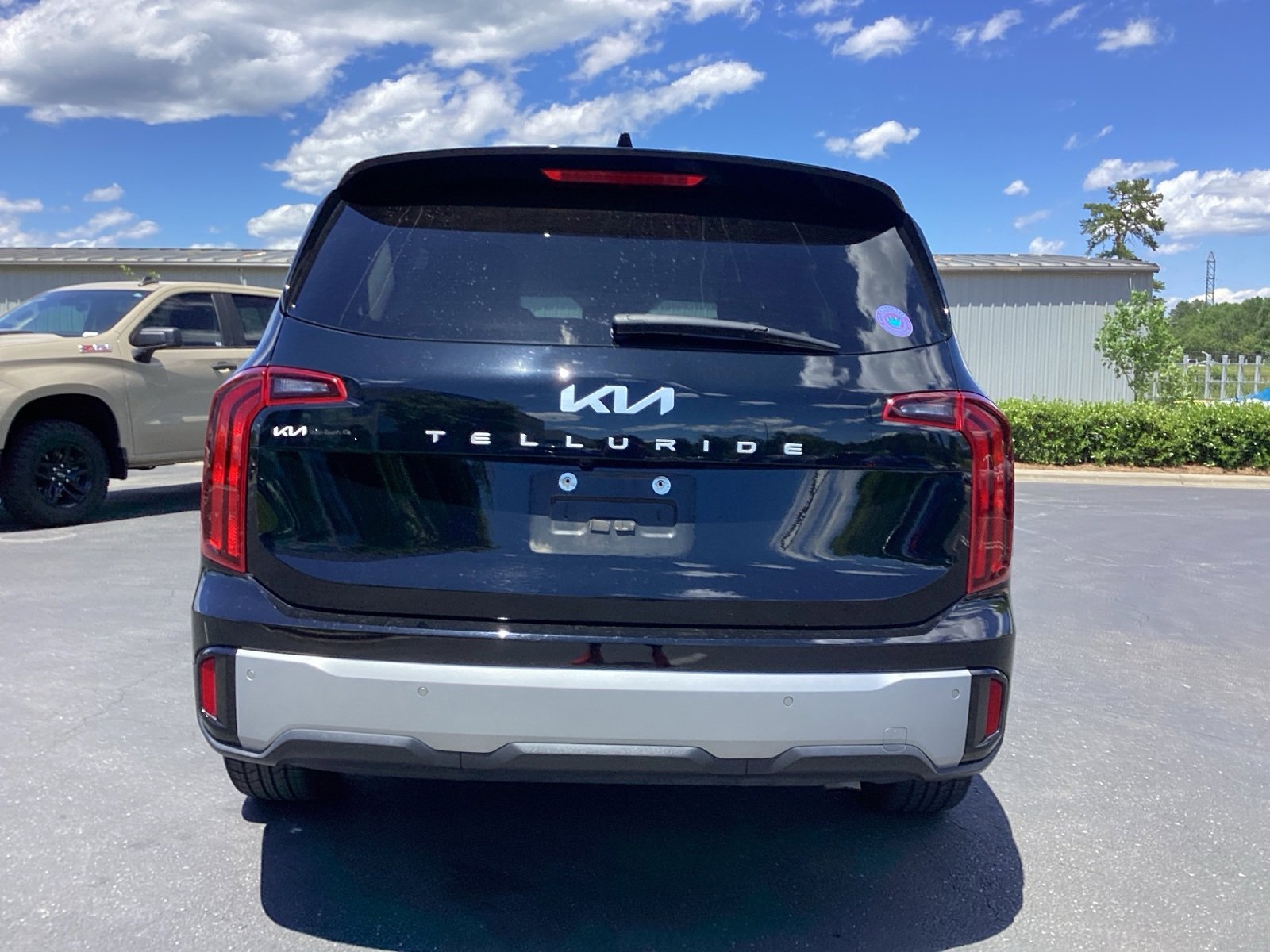 2023 Kia Telluride LX photo 3