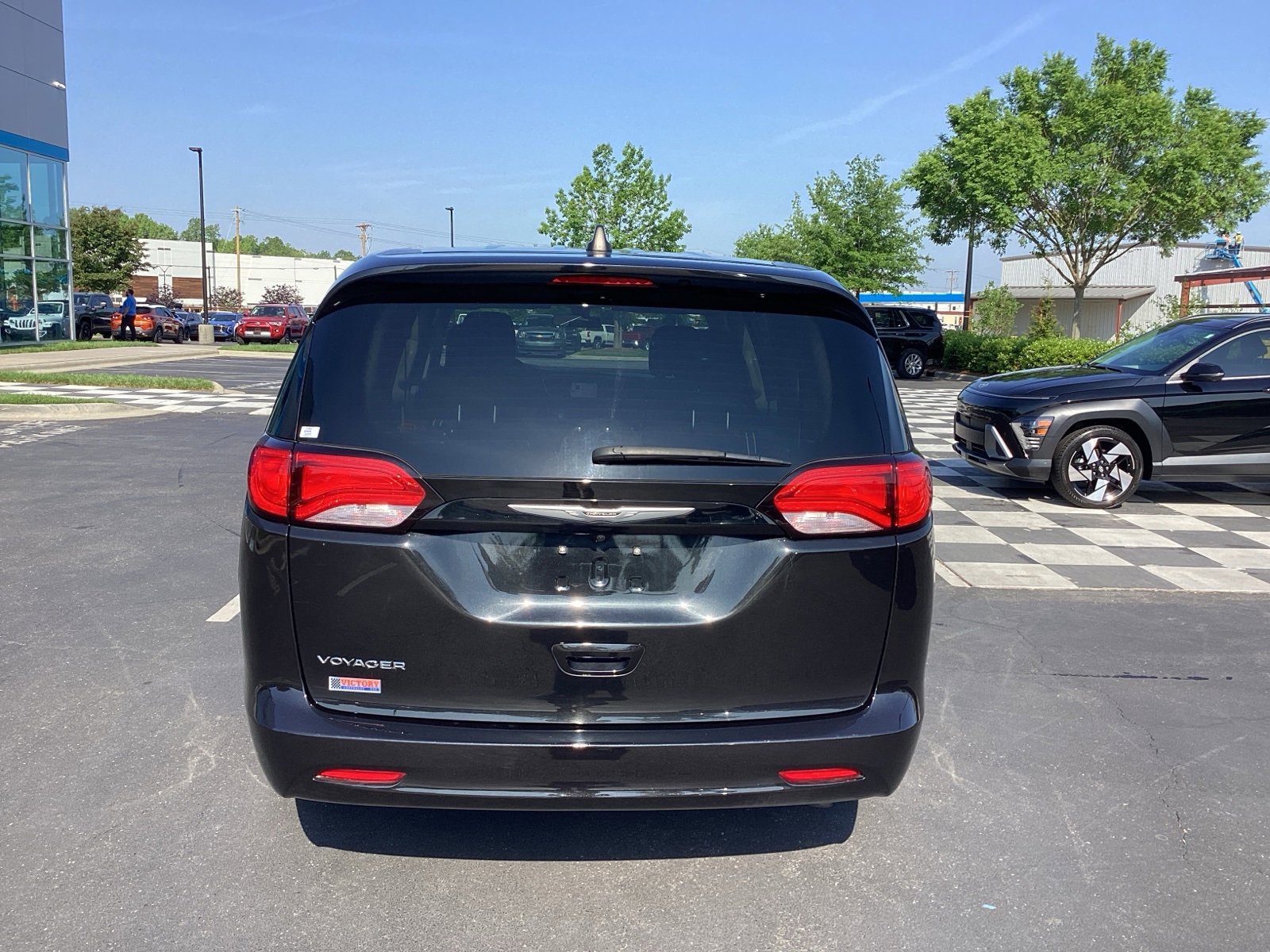 2022 Chrysler Voyager LX photo 3