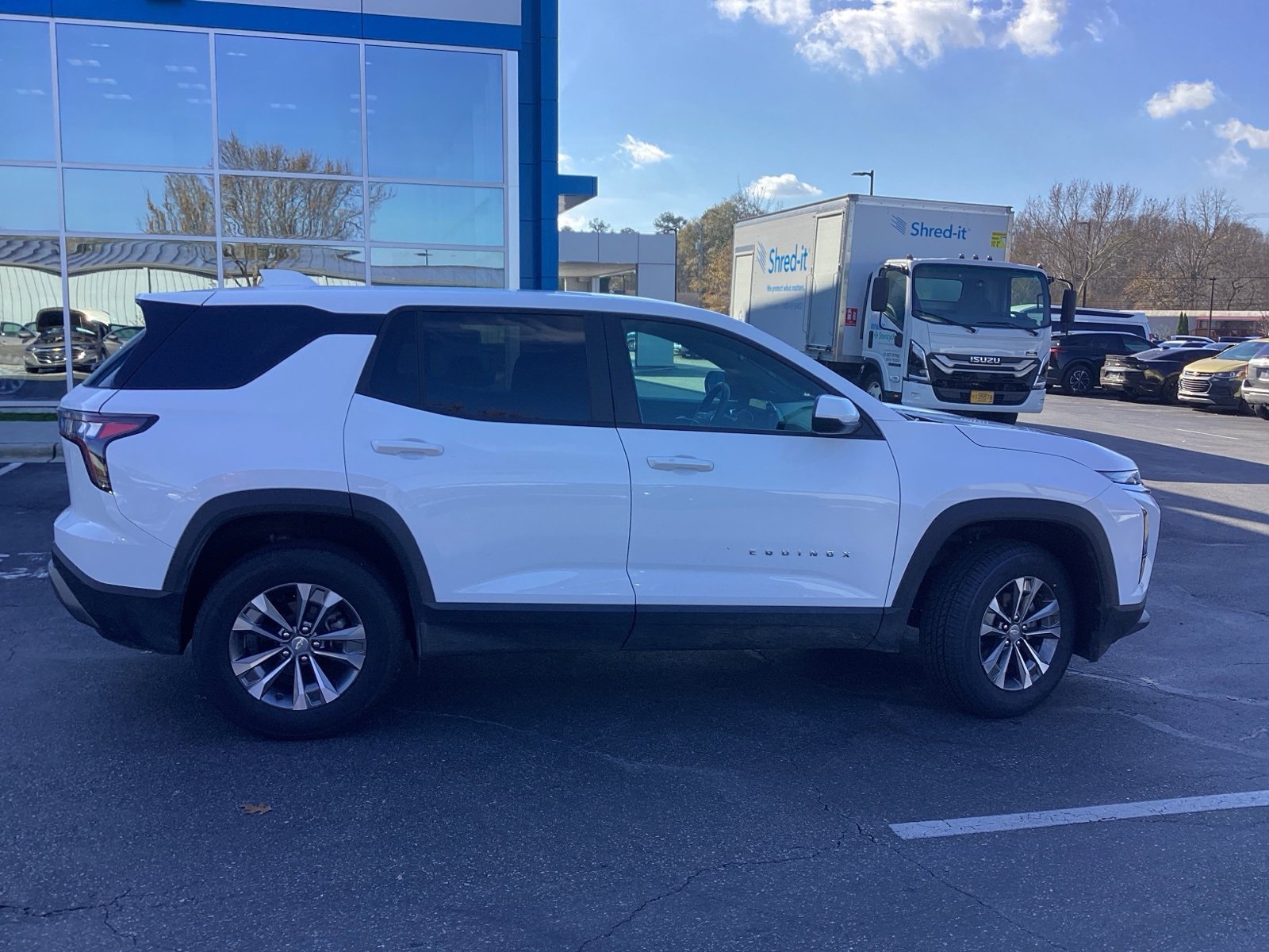 2025 Chevrolet Equinox LT photo 4