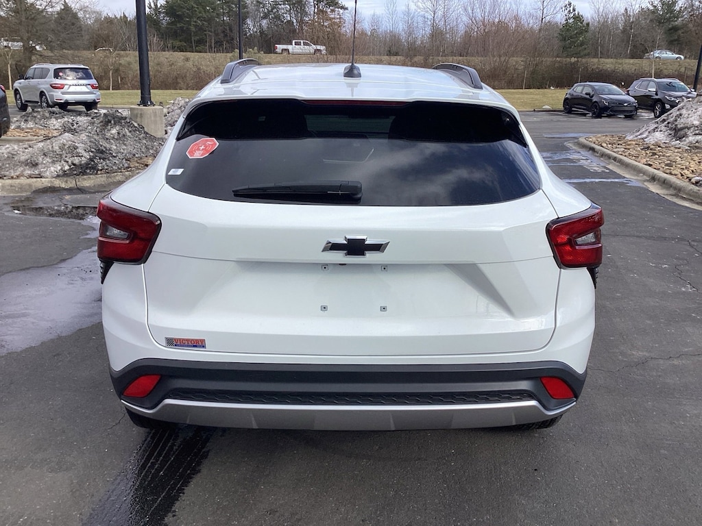 Used 2025 Chevrolet Trax LT SUV