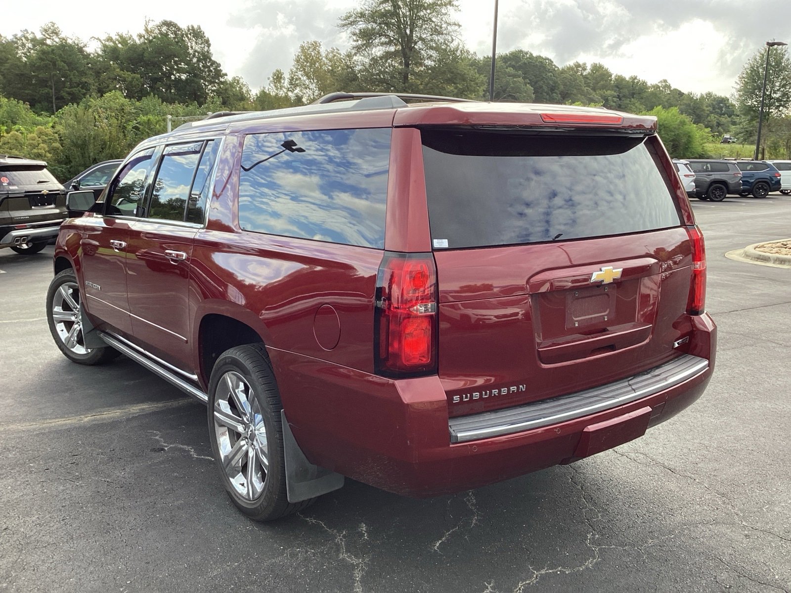 2018 Chevrolet Suburban Premier photo 2