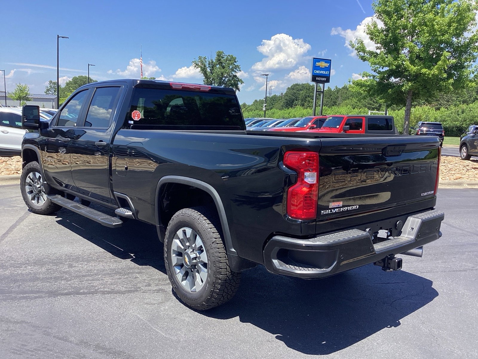 2025 Chevrolet Silverado 2500HD Custom photo 2