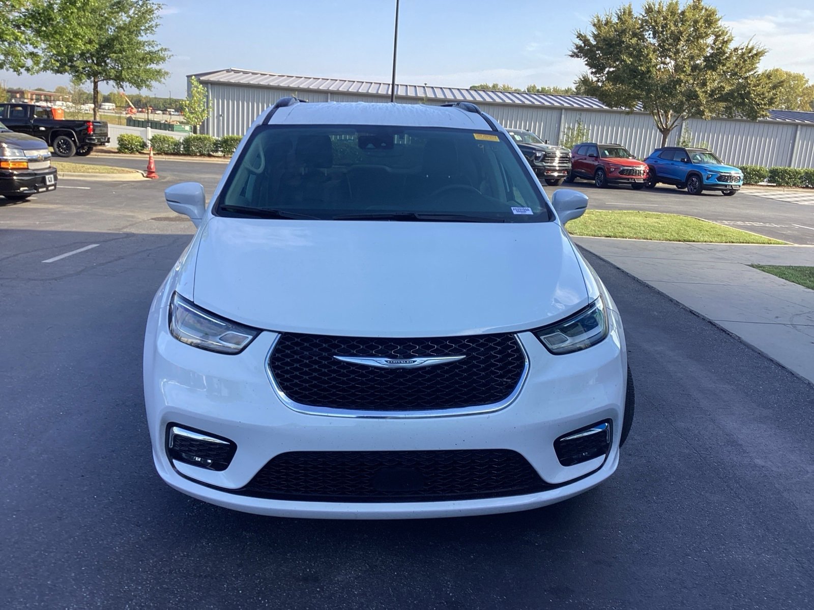 2022 Chrysler Pacifica Touring L photo 3