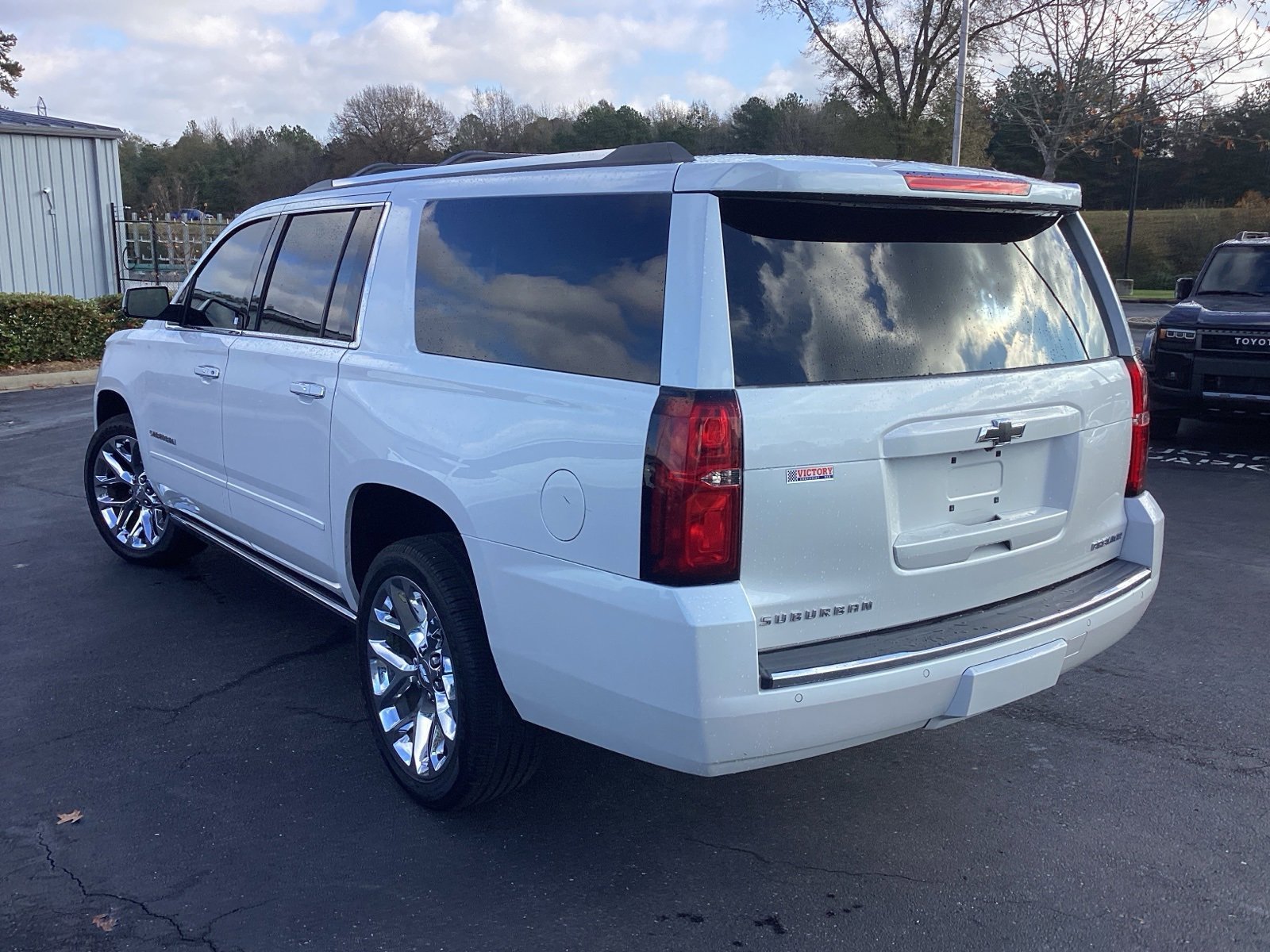 2019 Chevrolet Suburban Premier photo 2