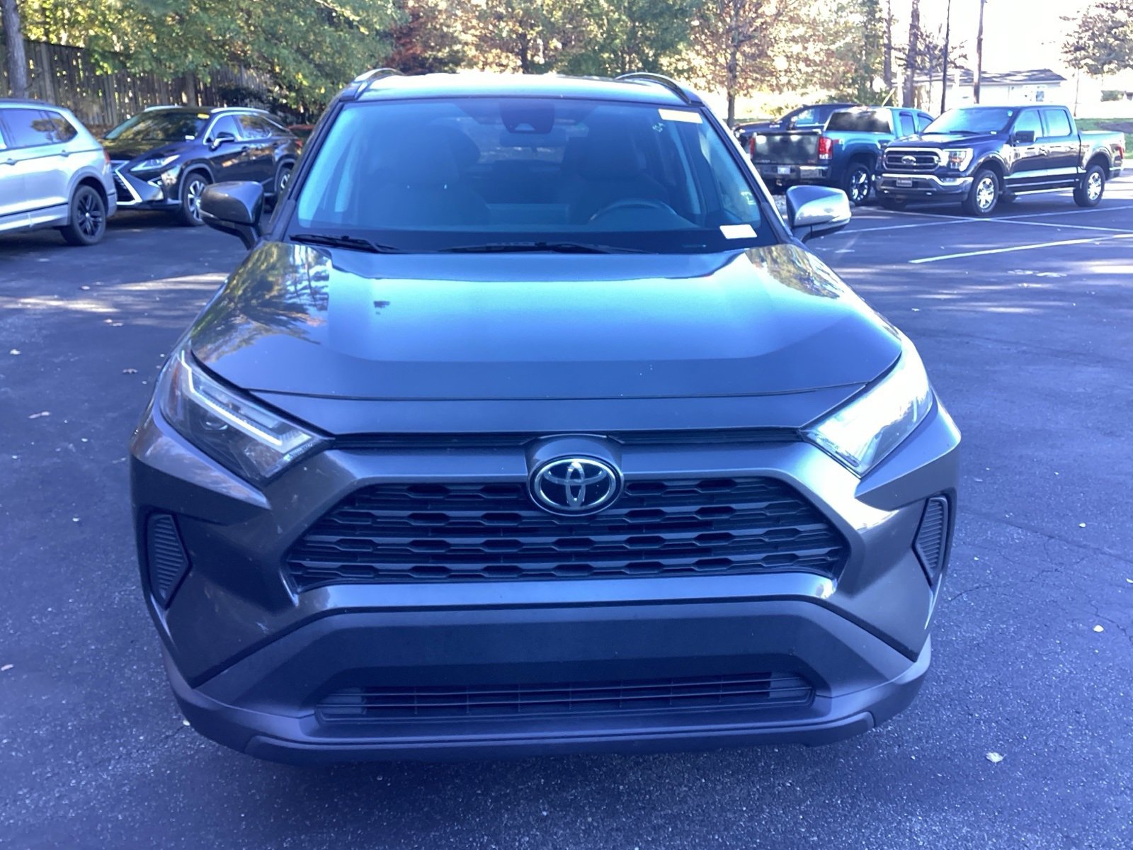 2022 Toyota RAV4 XLE photo 2