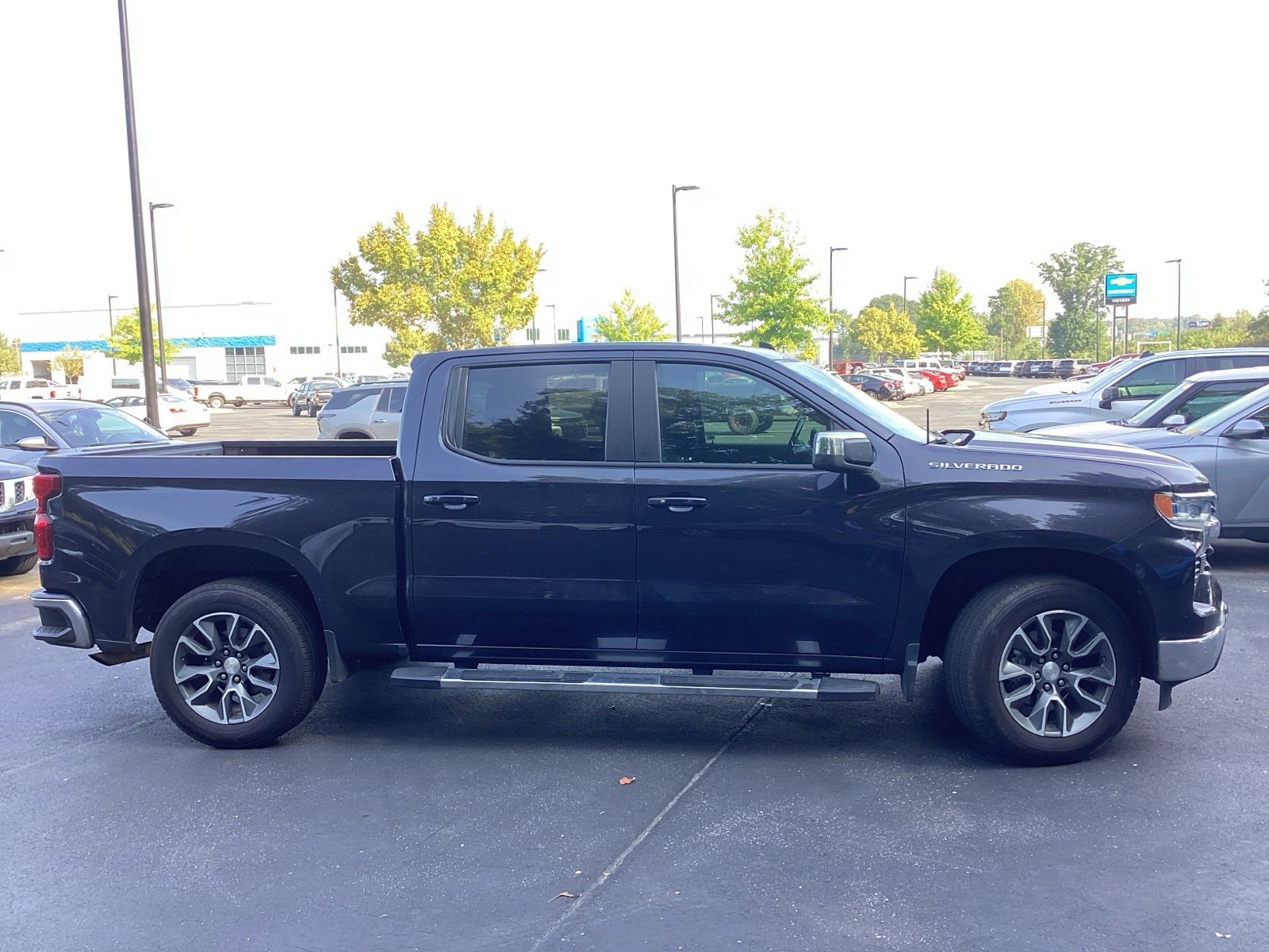 2022 Chevrolet Silverado 1500 LT photo 4
