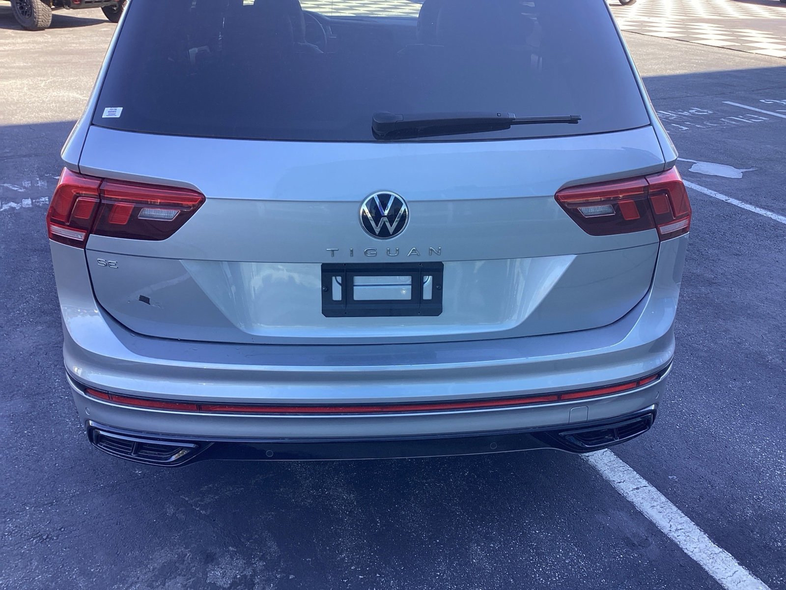 2022 Volkswagen Tiguan SE R-Line Black photo 2