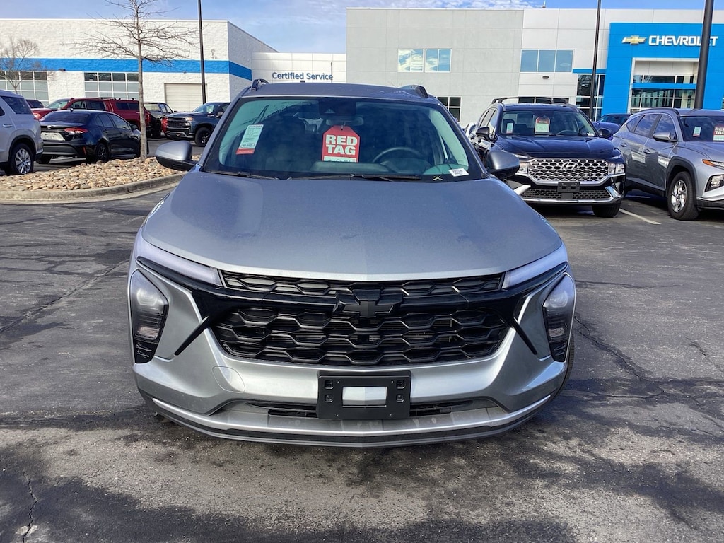 Used 2025 Chevrolet Trax LT SUV