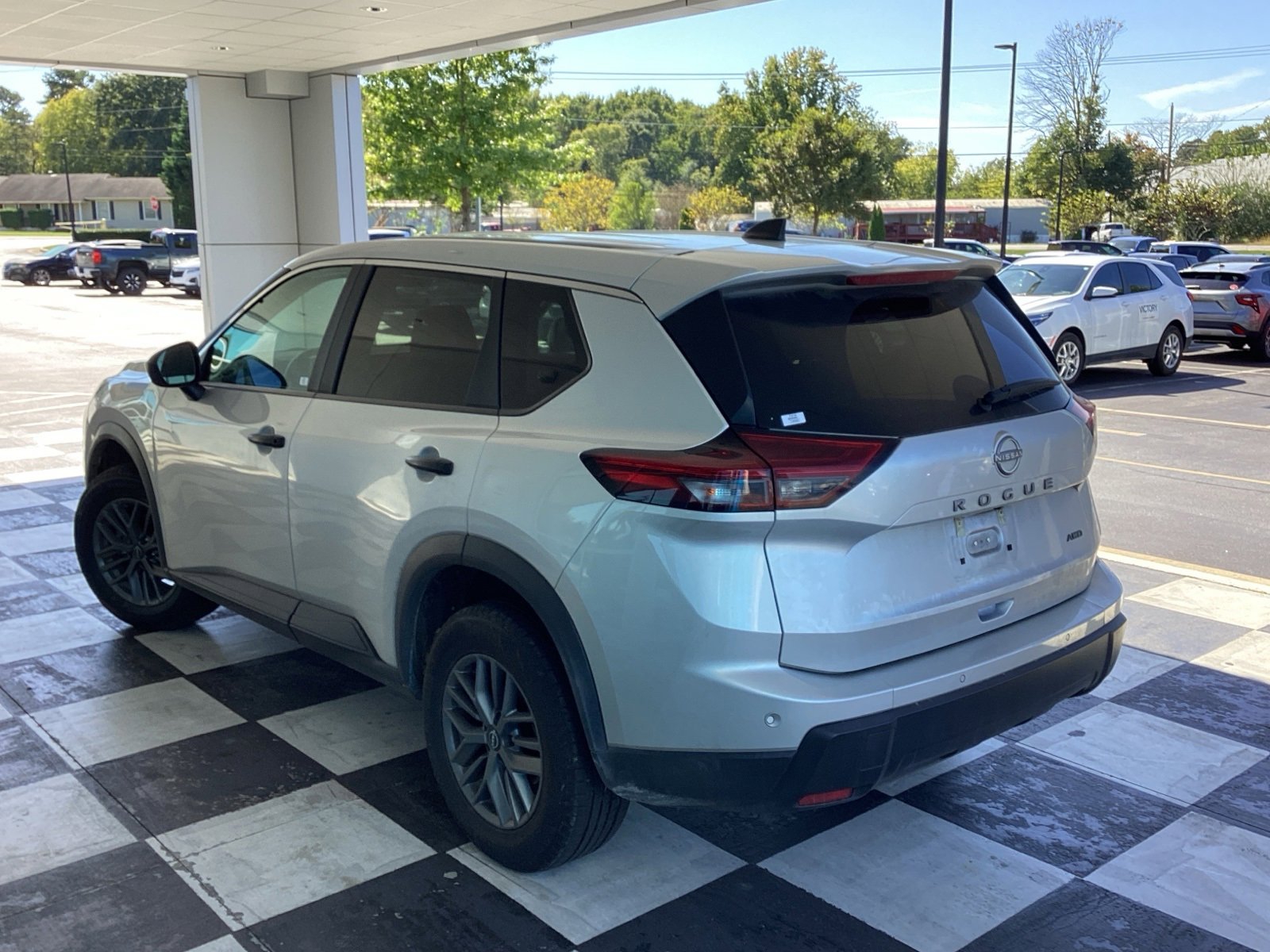 2024 Nissan Rogue S photo 2