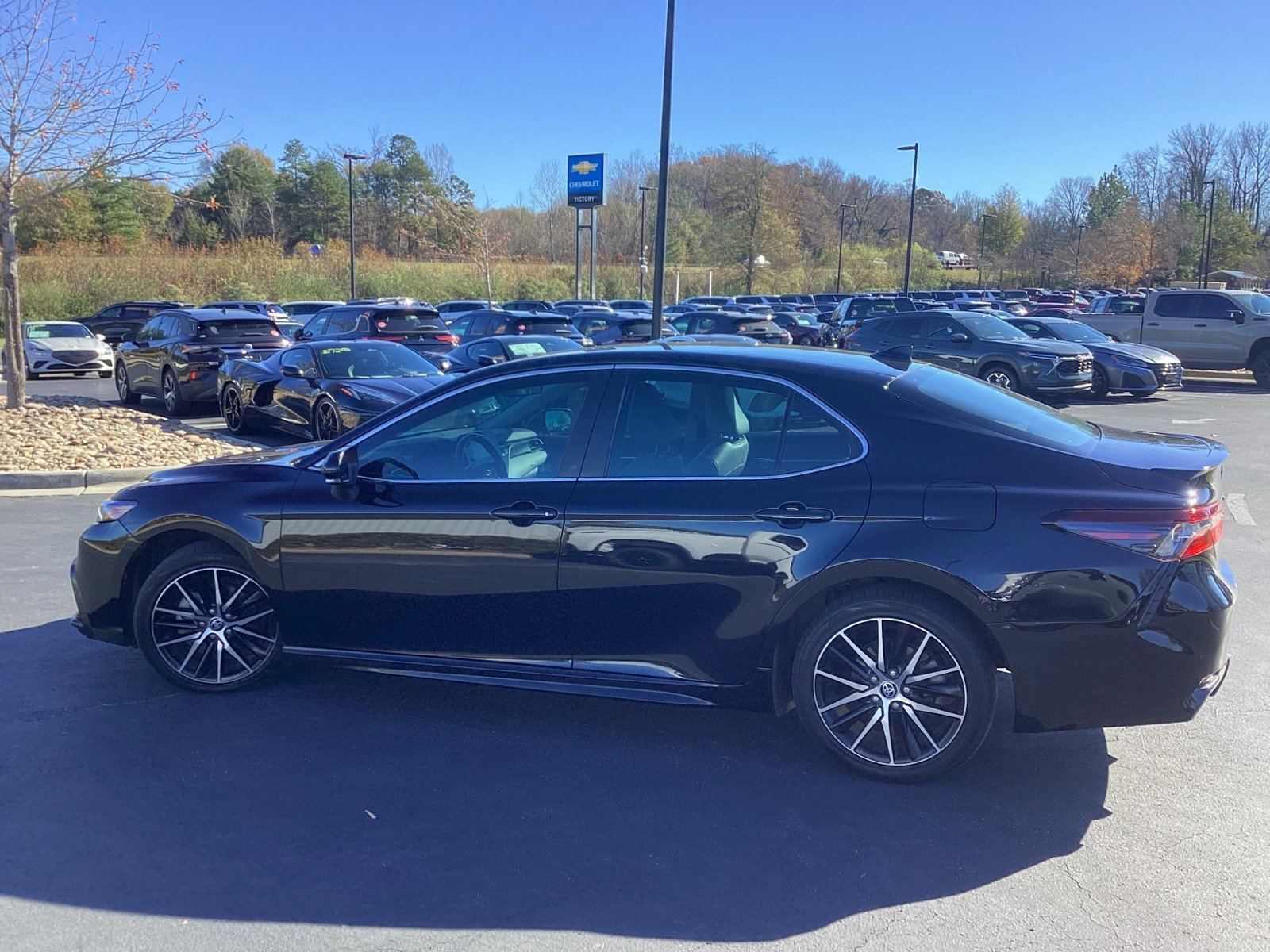 2023 Toyota Camry SE photo 4