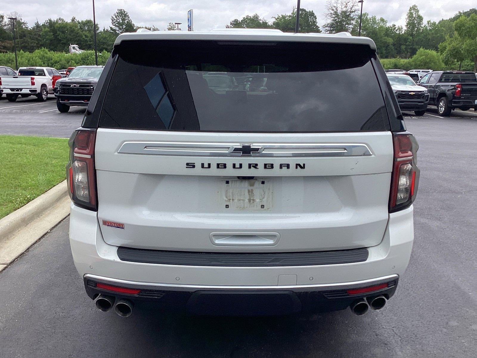 2023 Chevrolet Suburban High Country photo 2