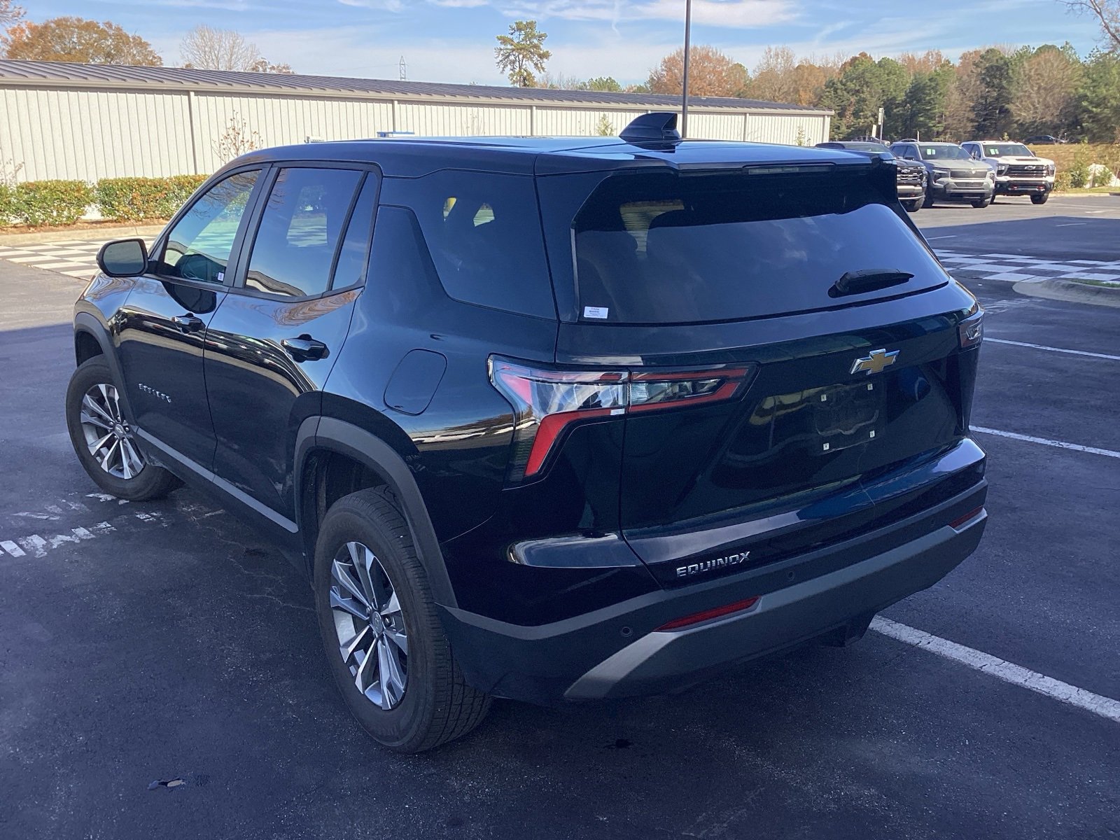 2025 Chevrolet Equinox LT photo 2