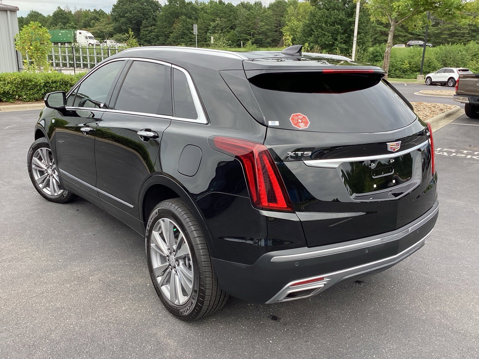 2025 Cadillac XT5 Premium Luxury photo 2