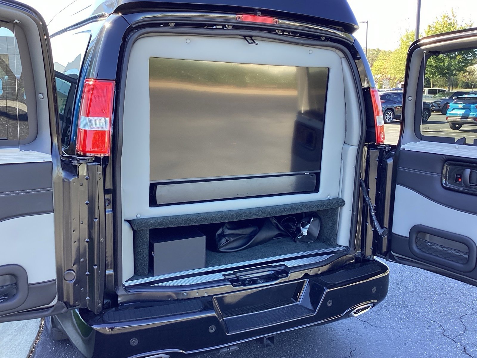 2025 Chevrolet Express Cargo 2500 Van photo 4