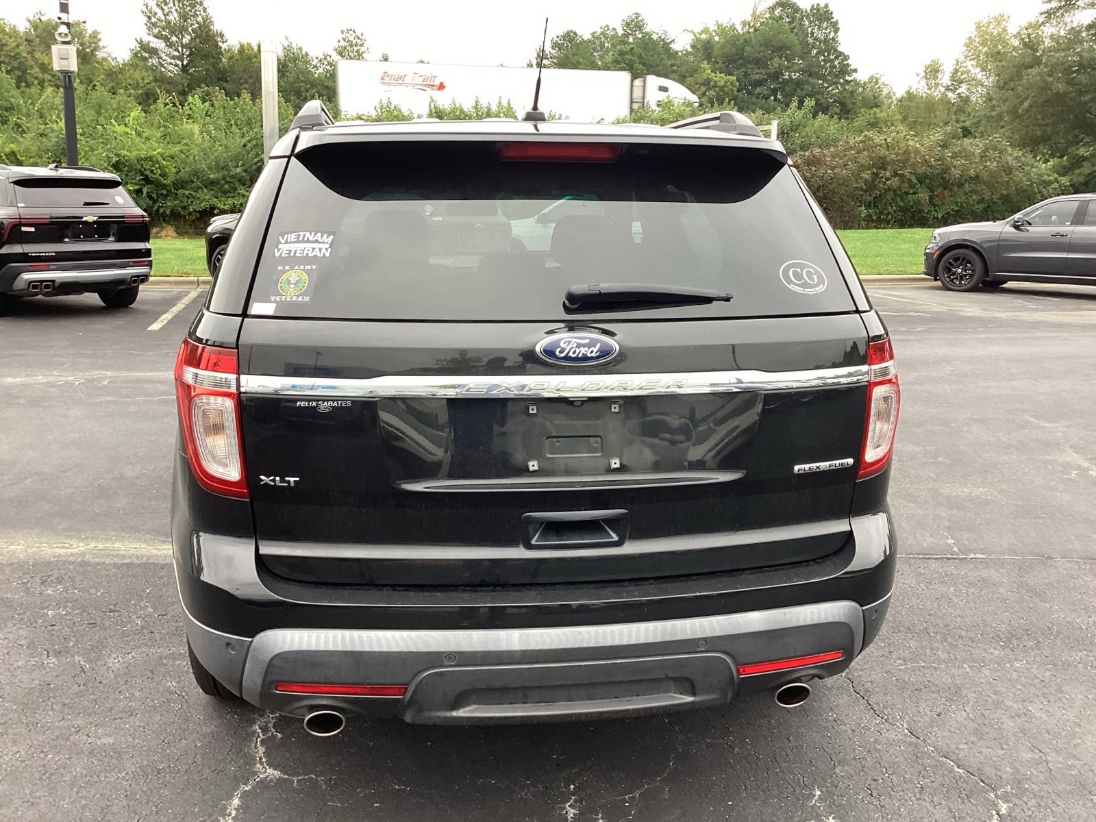 2015 Ford Explorer XLT photo 2