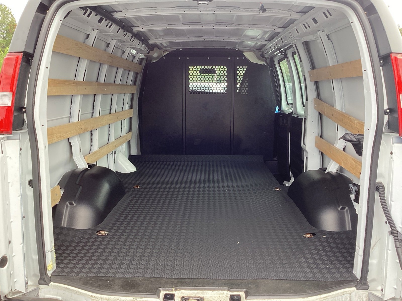2024 Chevrolet Express Cargo 2500 photo 3