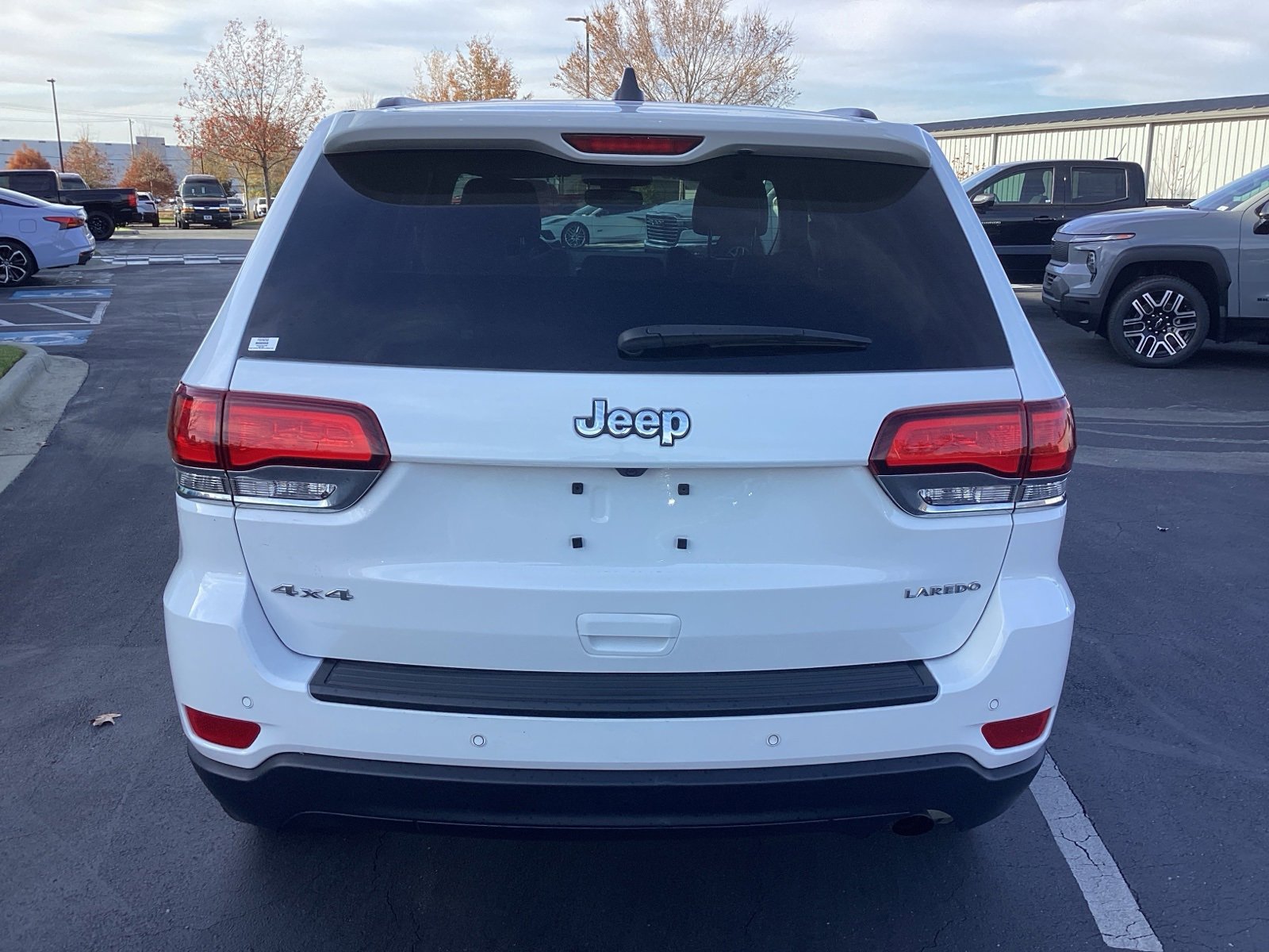 2022 Jeep Cherokee Laredo photo 3