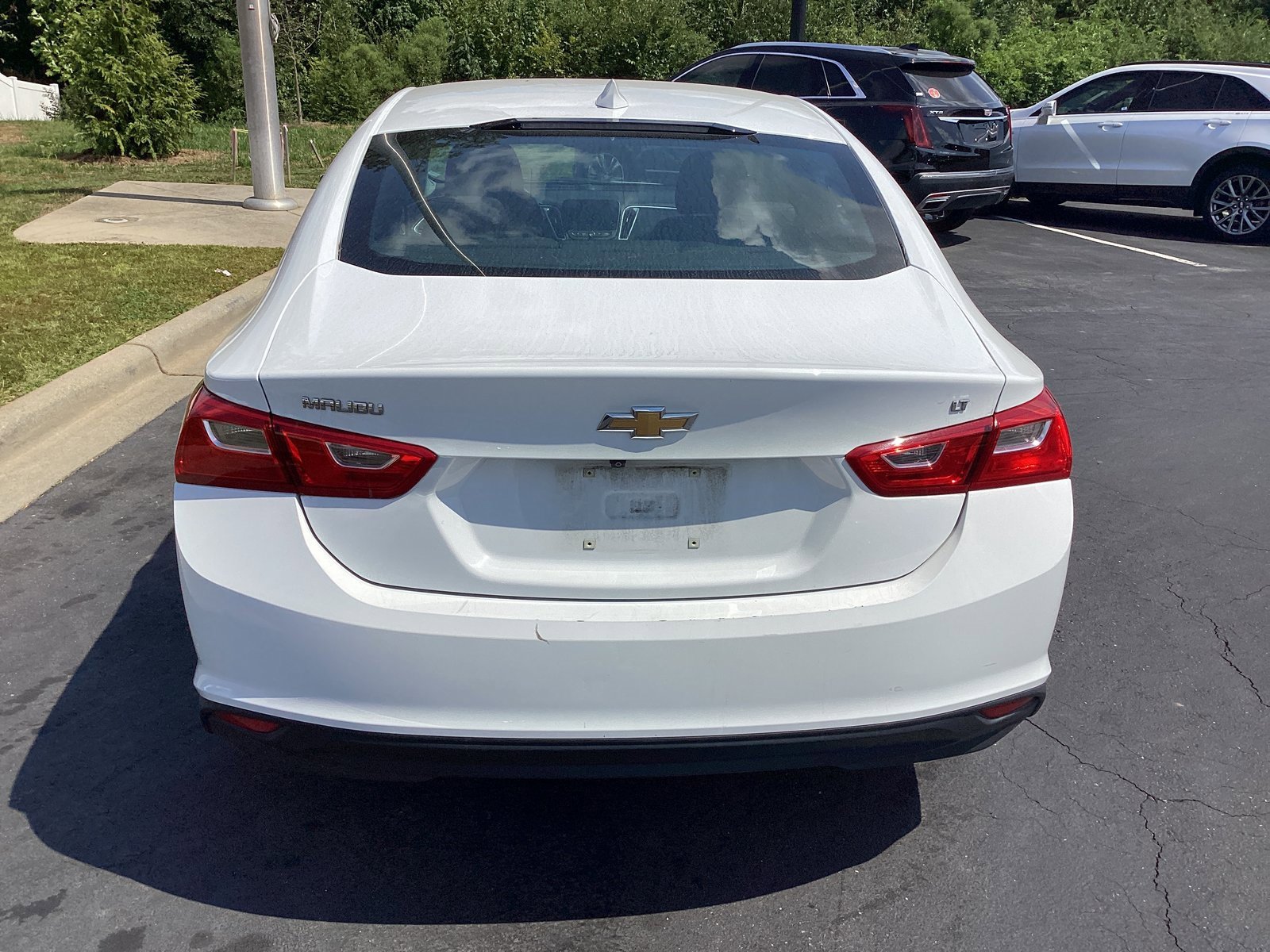 2023 Chevrolet Malibu 1LT photo 2