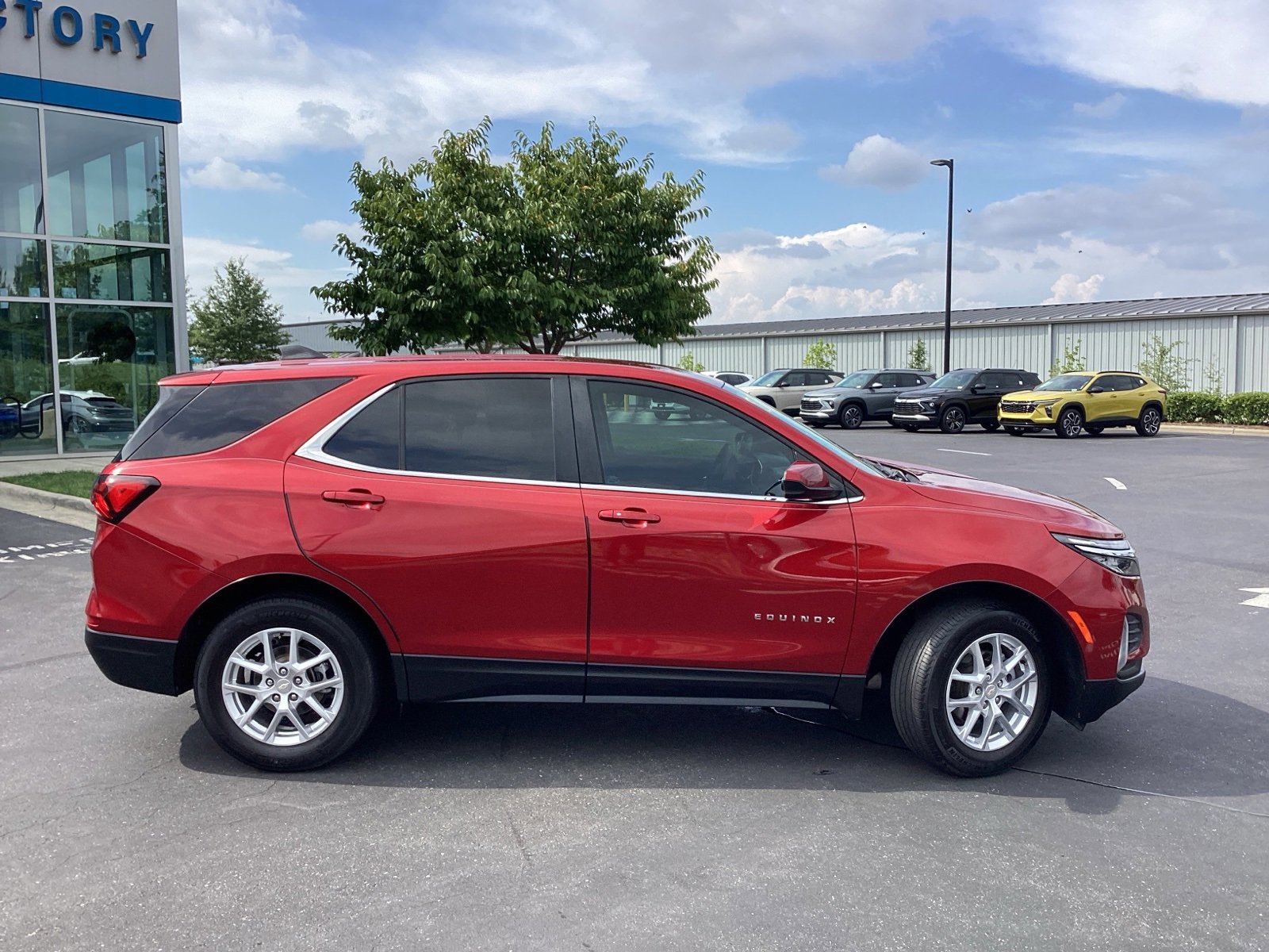 2022 Chevrolet Equinox LT photo 3