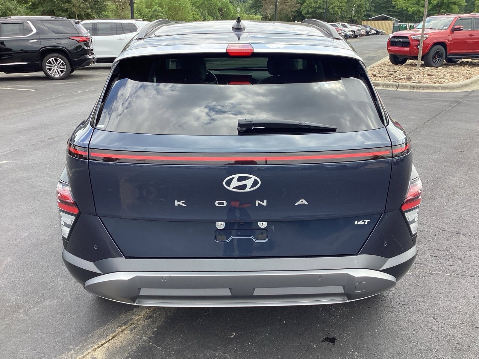 2024 Hyundai Kona Limited photo 2