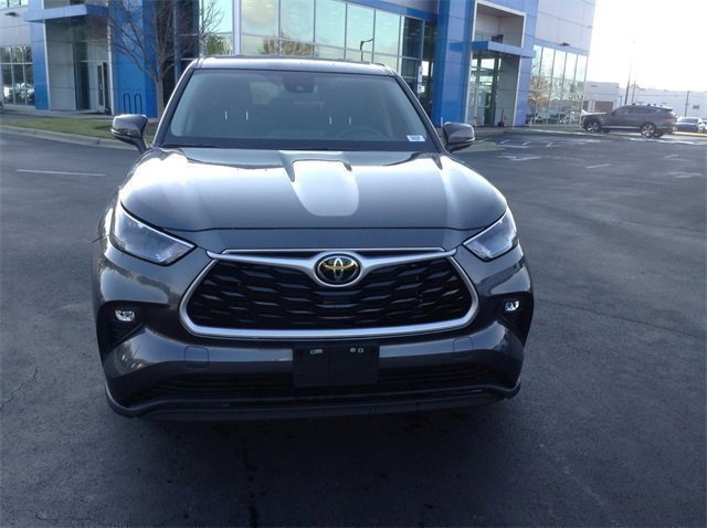 2023 Toyota Highlander L photo 4