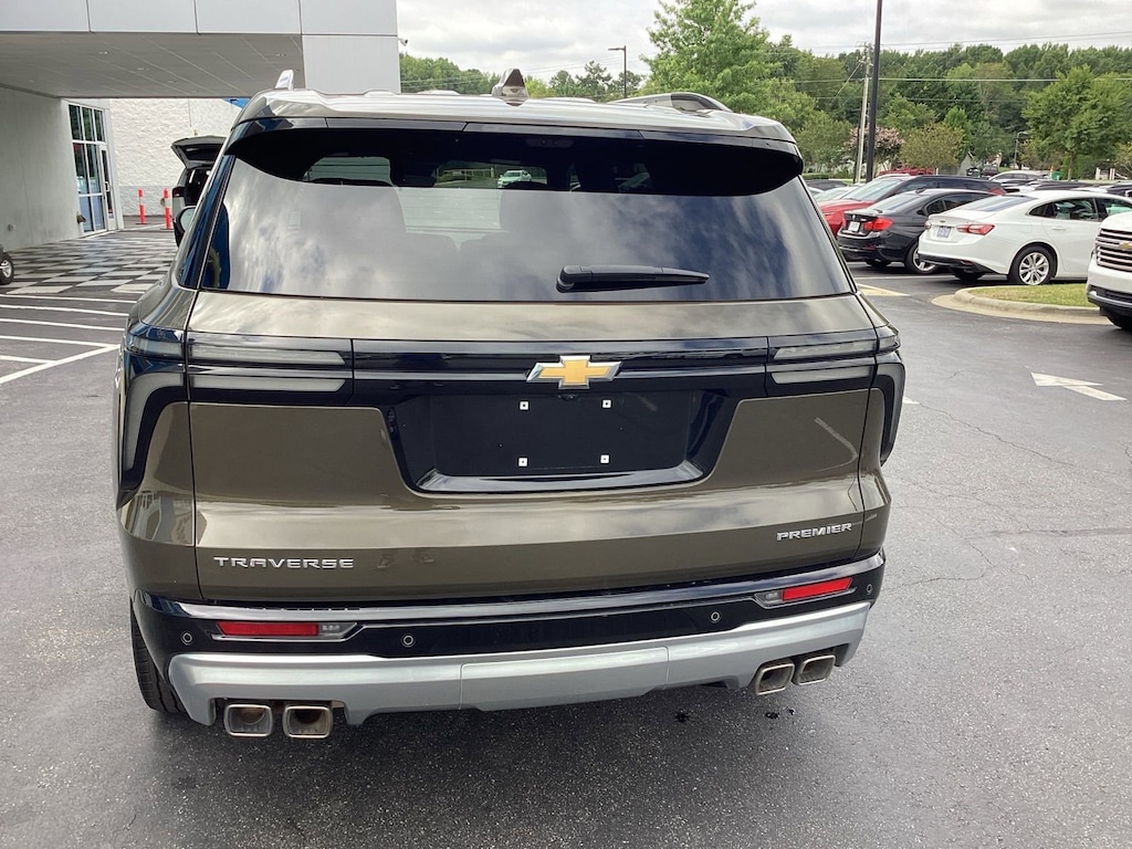 Used 2024 Chevrolet Traverse Premier SUV