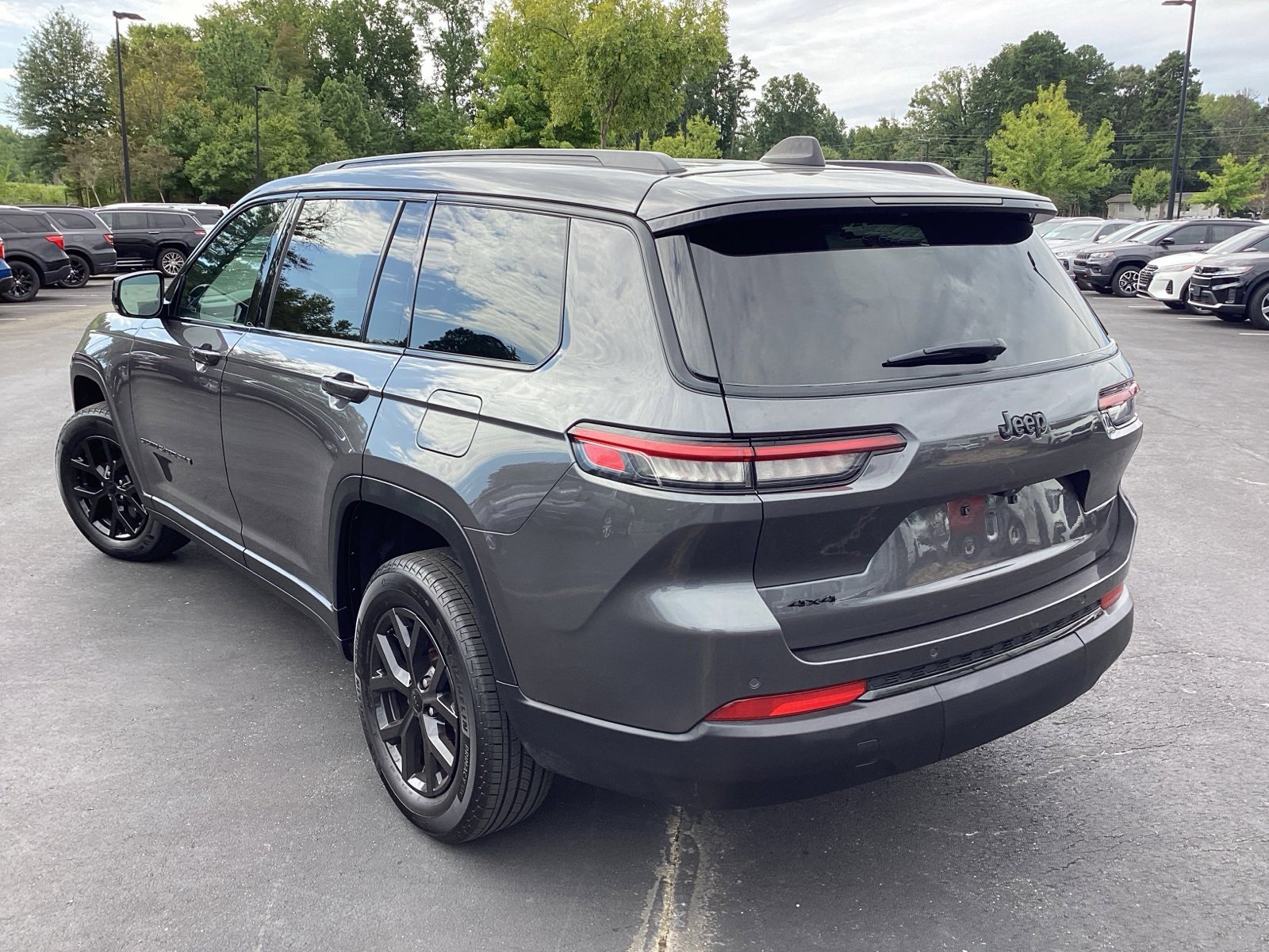 2024 Jeep Grand Cherokee Altitude photo 2