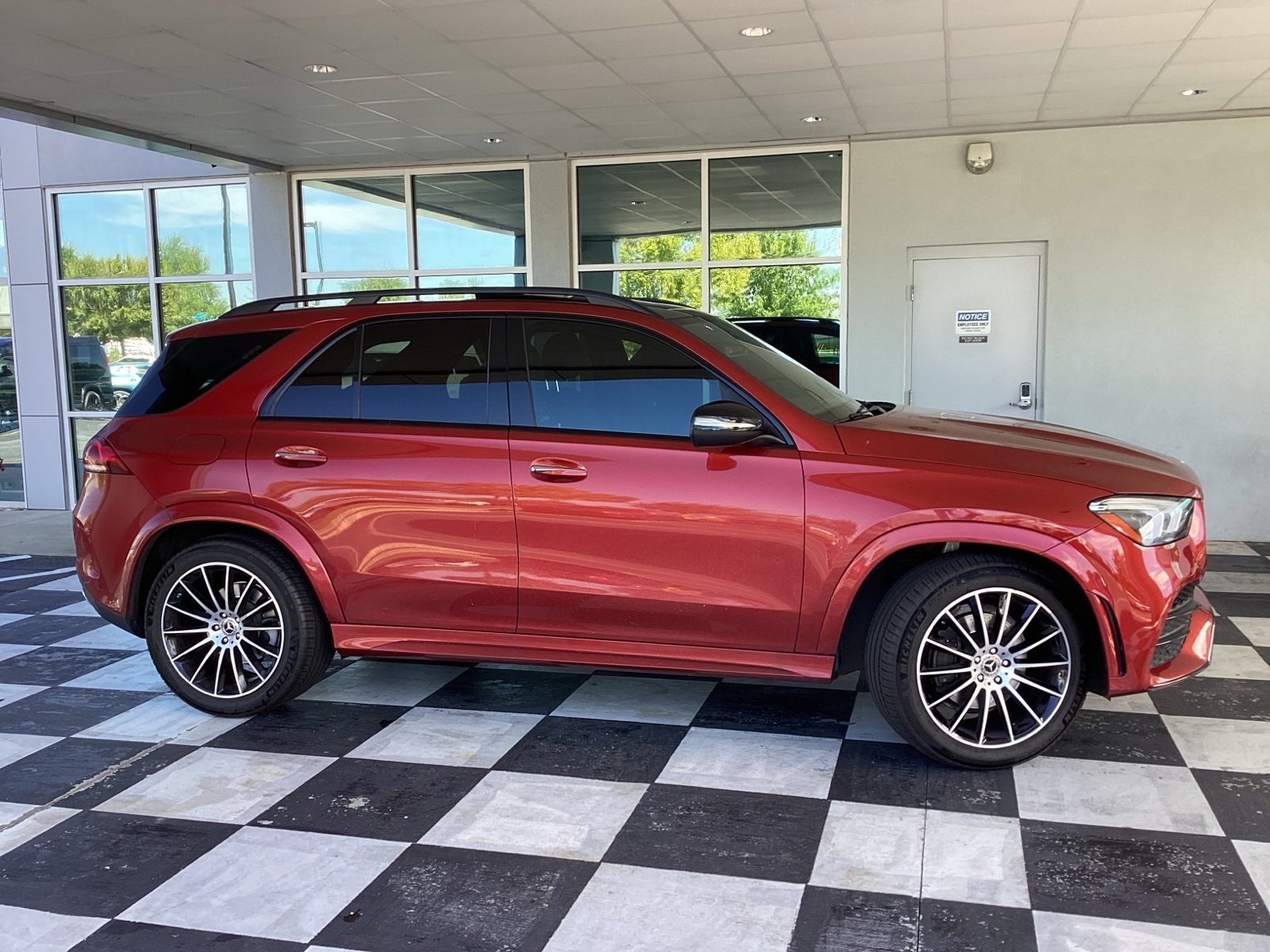 2020 Mercedes Benz GLE photo 3