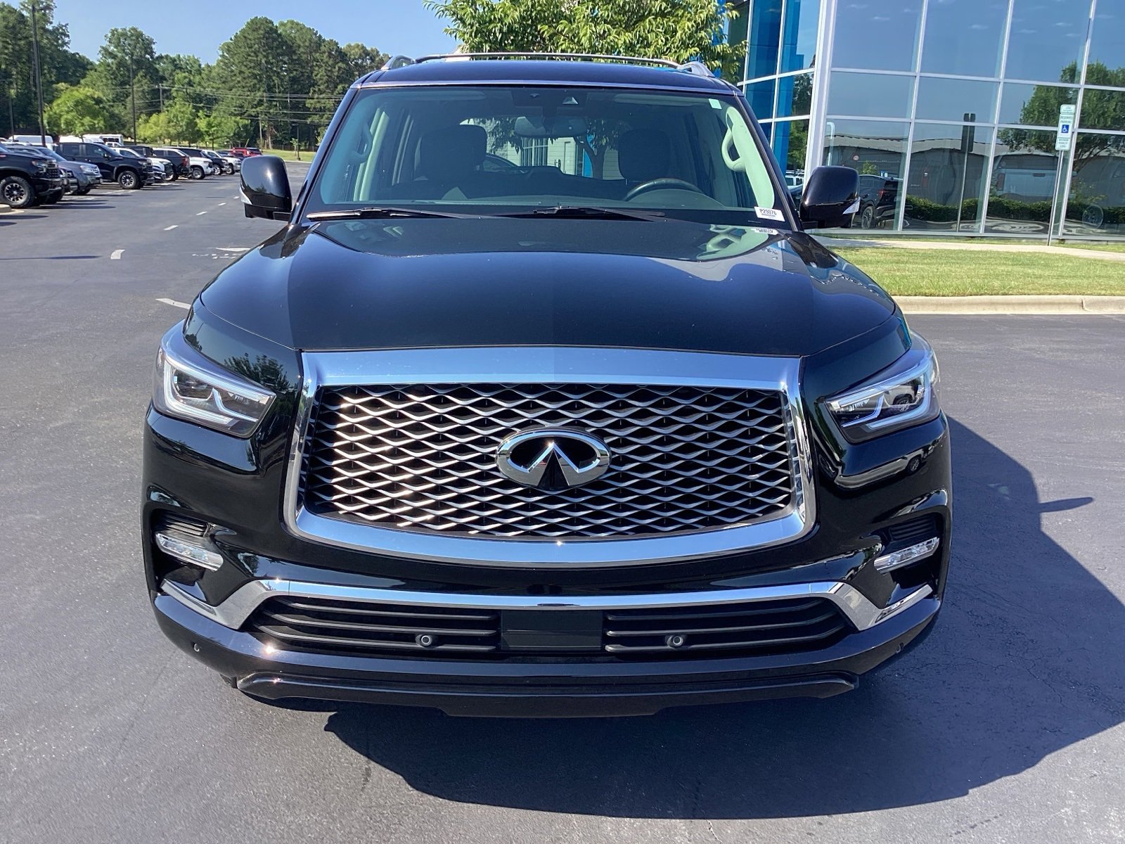 2019 Infiniti QX80 Luxe photo 4