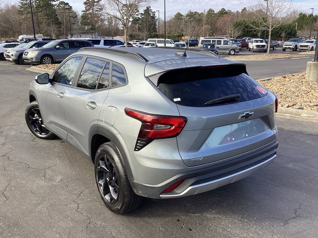 Used 2025 Chevrolet Trax LT SUV