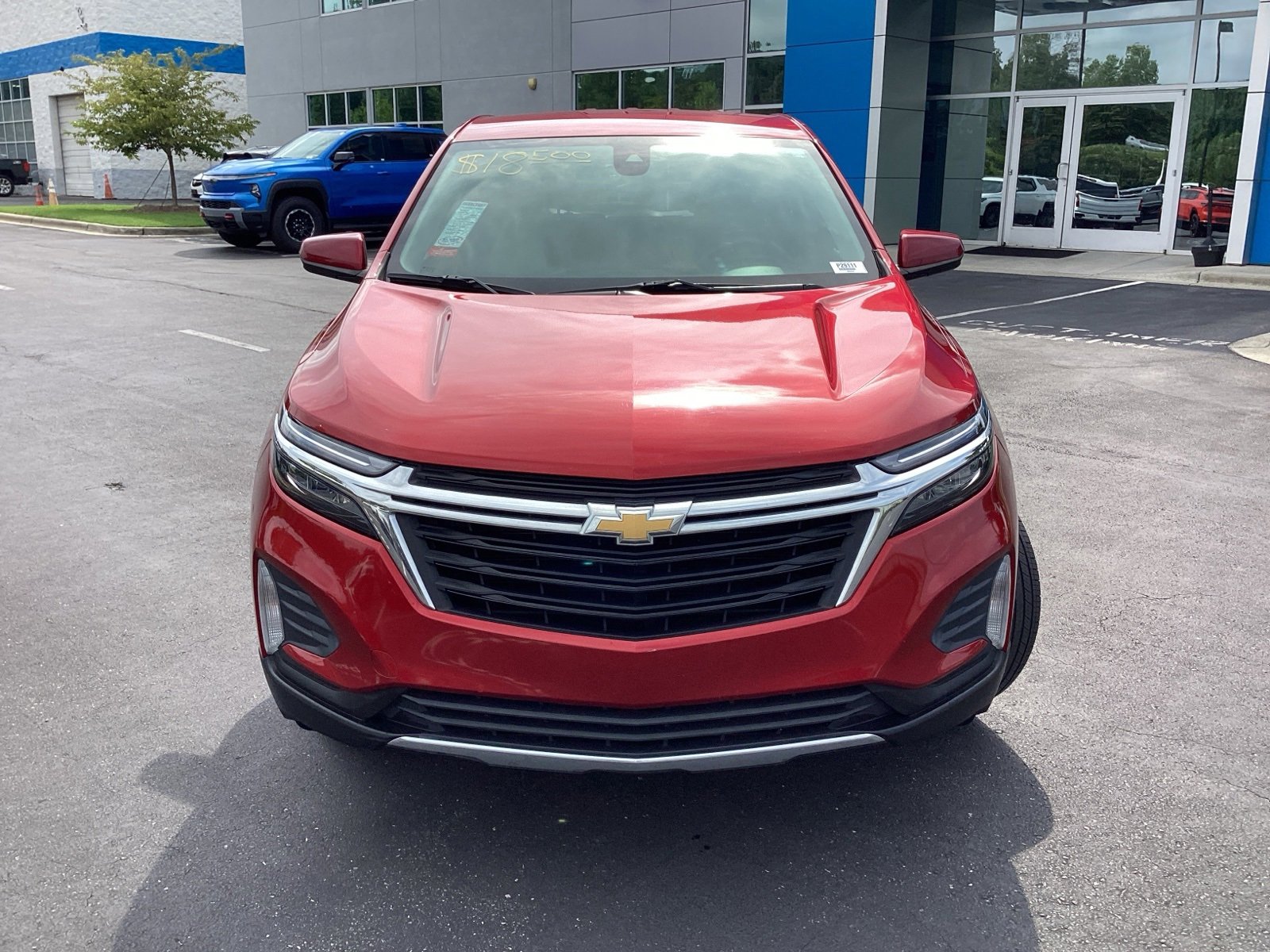 2022 Chevrolet Equinox LT photo 2
