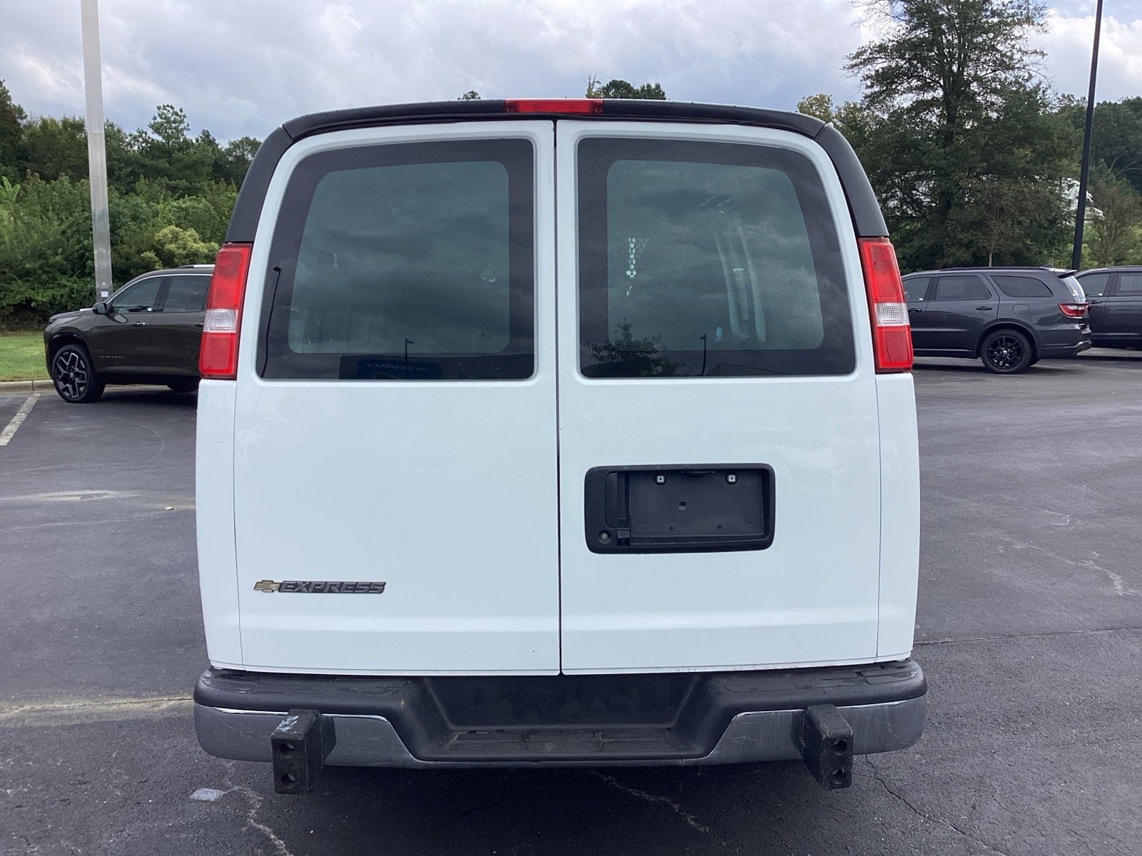 2024 Chevrolet Express Cargo 2500 photo 2